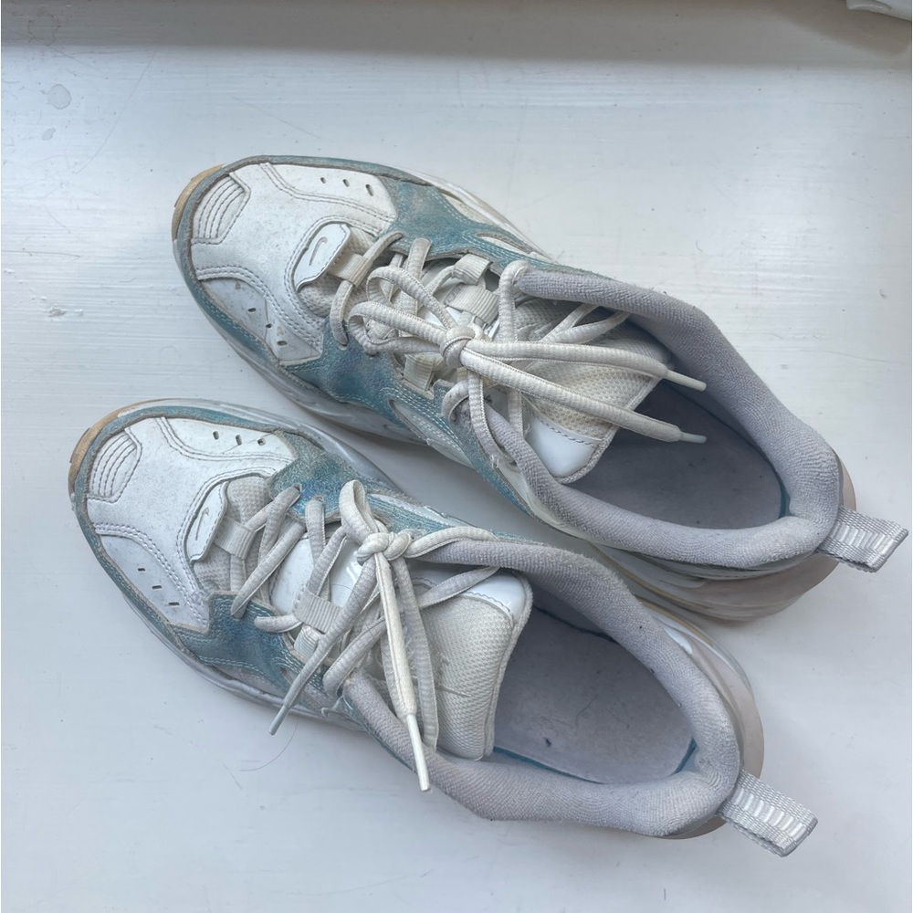 Nikes! Size 8 - Picture 3 of 3
